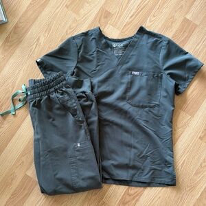 FIGS Scrub Set worn twice, bonsai